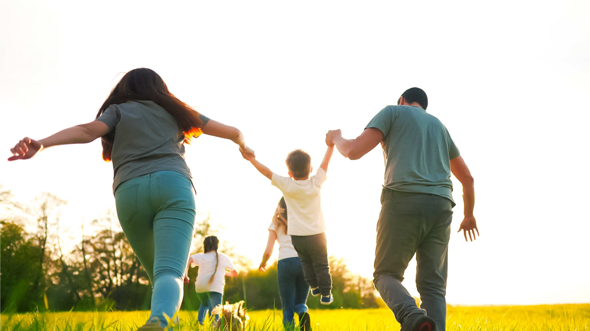 ¿Cómo llevo a mi hijo a divertirse fuera de las pantallas?